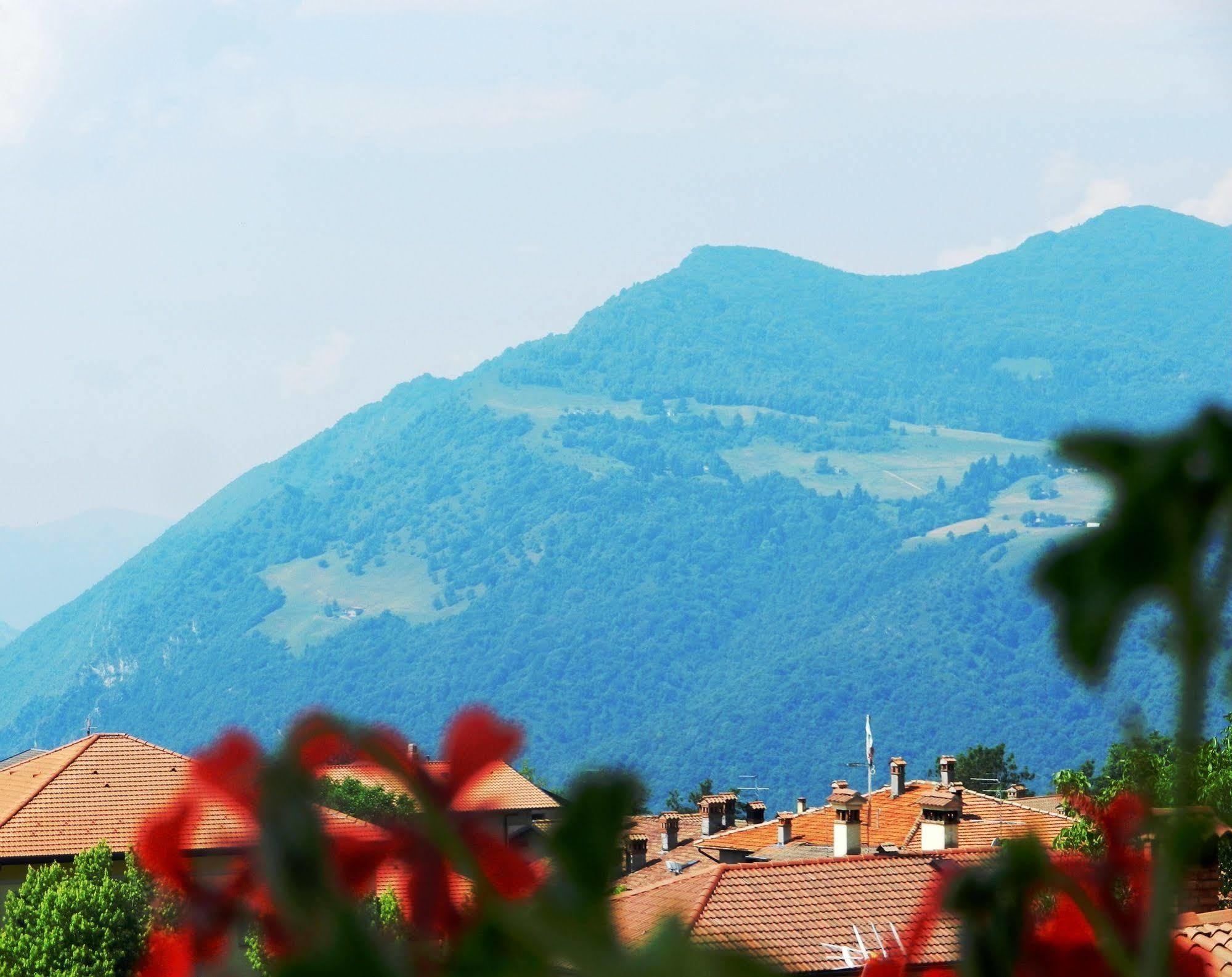 Albergo Milano Bossico Esterno foto